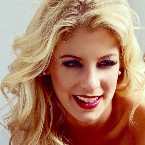 simonejburke